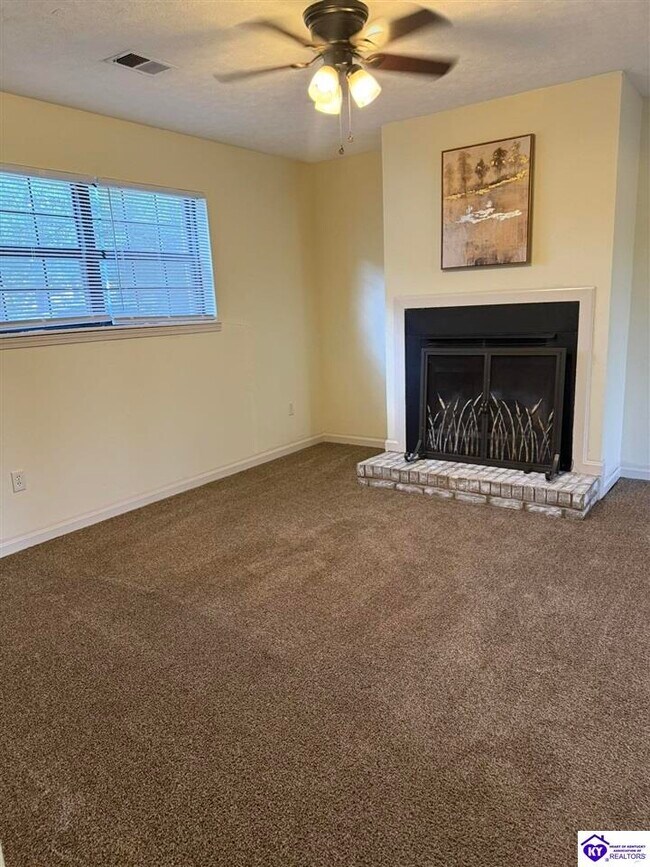 Building Photo - 105 Candy Ct