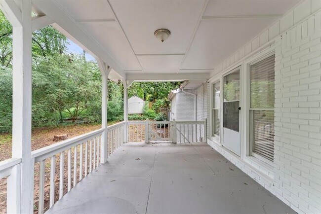 Building Photo - 2352 Elmwood Cir SE