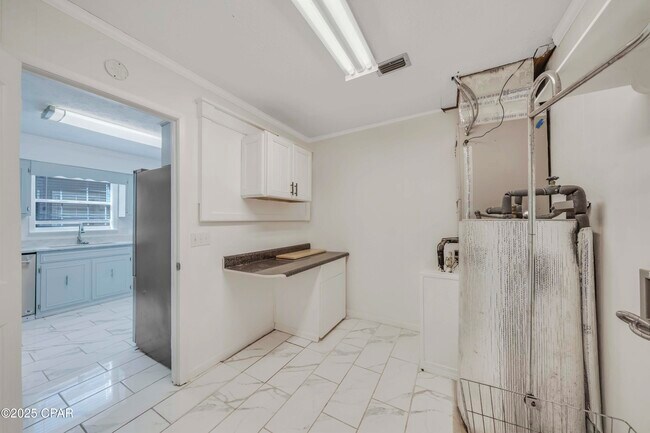 Building Photo - 205 Sunset Ln