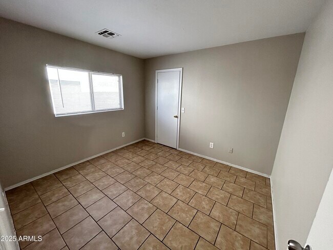 Building Photo - 11613 W Bloomfield Rd