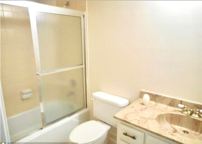 Building Photo - 1403 Bridgewood Dr