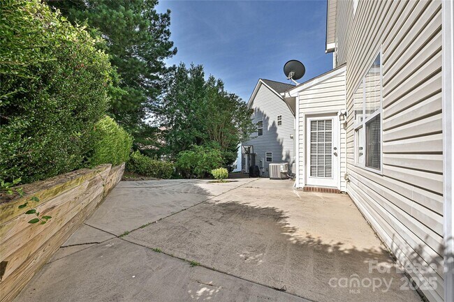 Building Photo - 12131 Honor Guard Ave