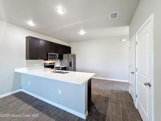 Building Photo - 530 L M Davey Ln