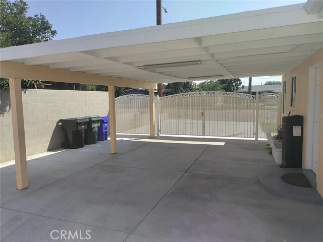 Building Photo - 9404 N Benson Ave