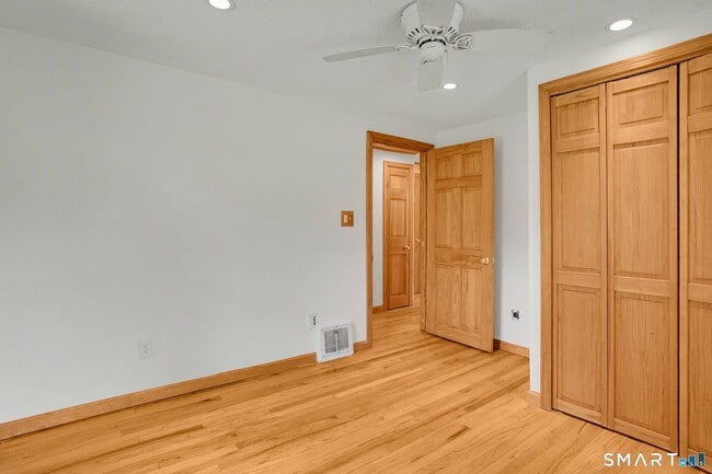 Building Photo - 228 N Granby Rd