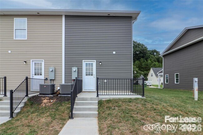 Building Photo - 3967 Newhall Dr NW