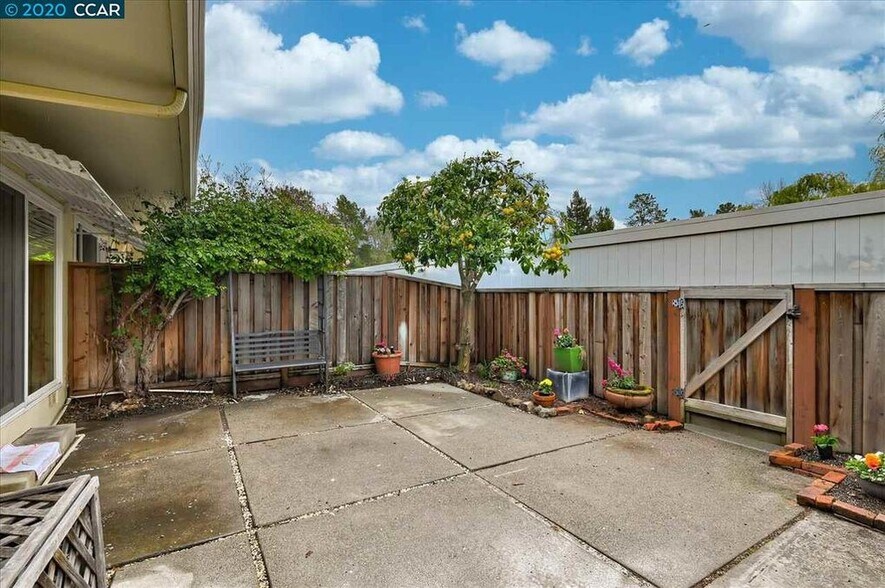 private back patio - 102 Miramonte Dr