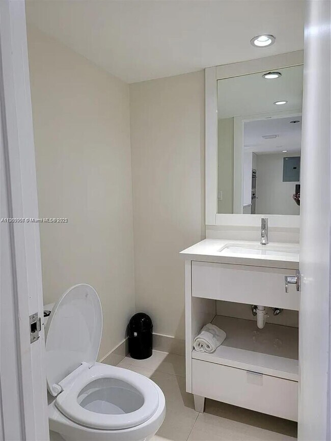 Building Photo - 150 Ocean Ln Dr