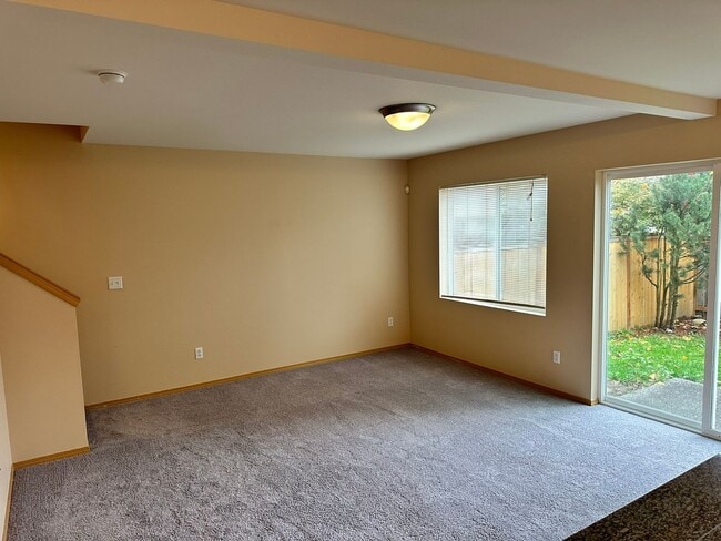 Building Photo - 2Bd/2.5Ba Maple Valley Townhouse
