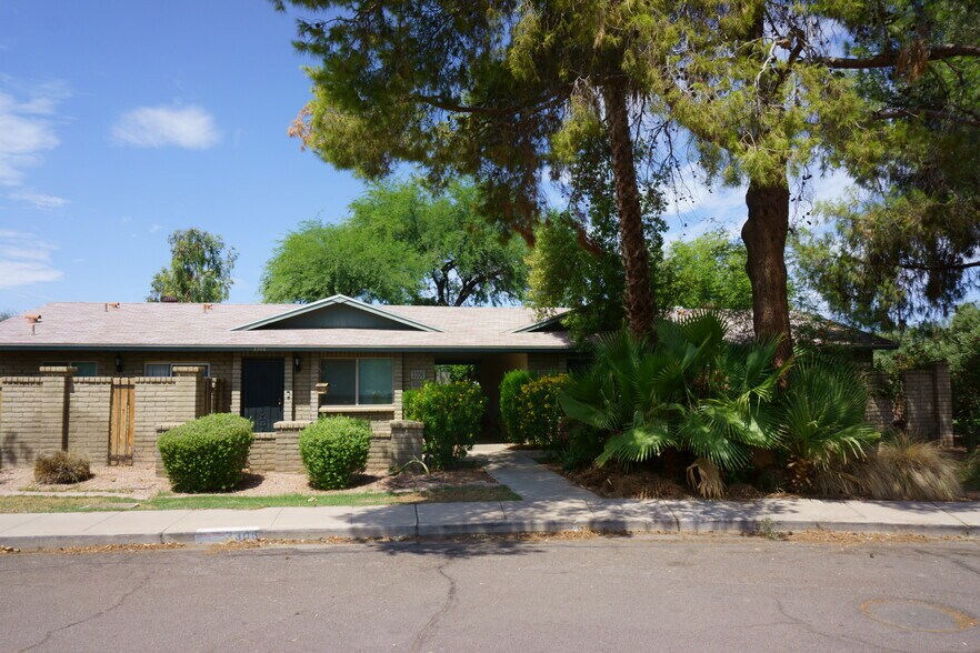 Building Photo - 3304 S Parkside Dr