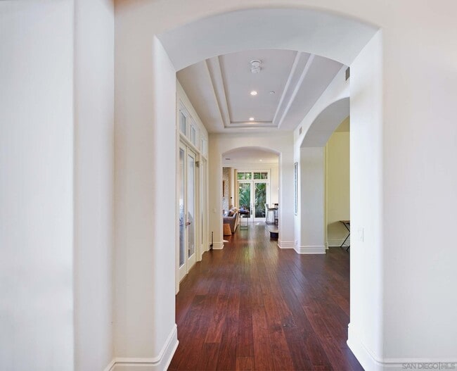 Building Photo - 6717 La Jolla Scenic S Dr