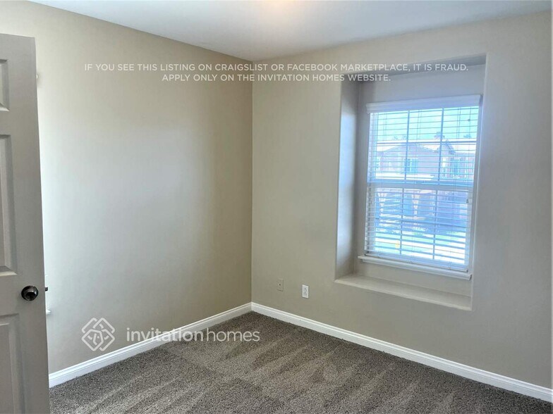 Building Photo - 12579 Chimney Rock Dr