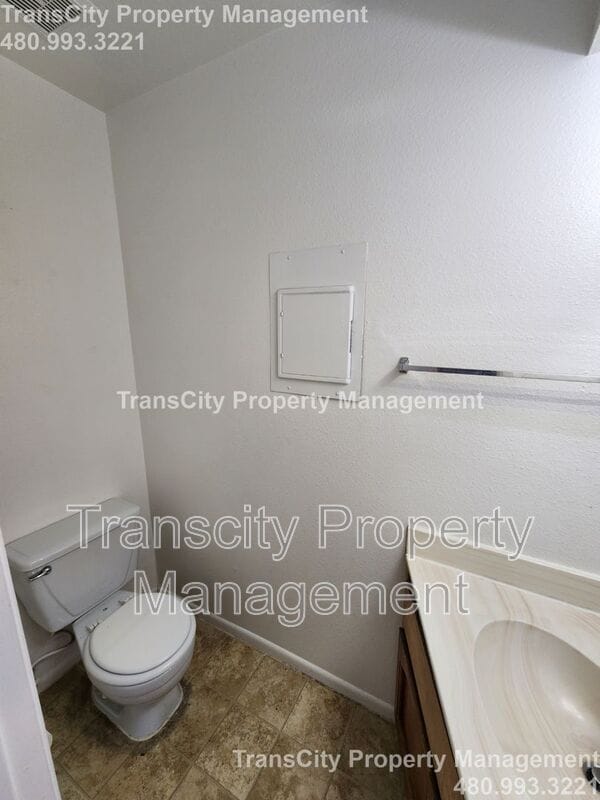 Building Photo - 286 W Palomino Dr