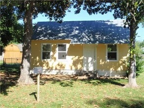 Building Photo - CUTE  1 BEDROOM / 1 BATH - SMITHVILLE HOME
