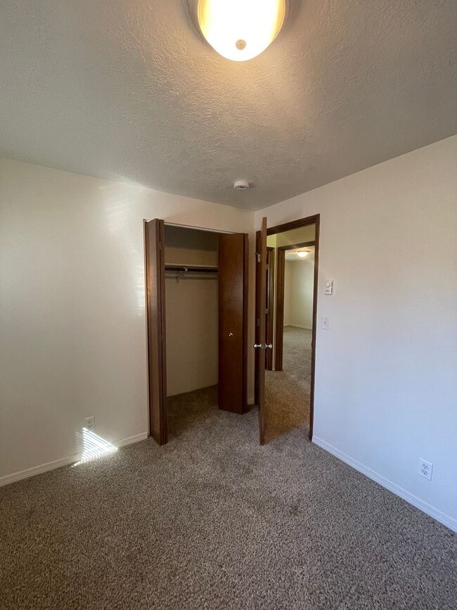 Building Photo - 3 bed 2 bath house in South Salem!