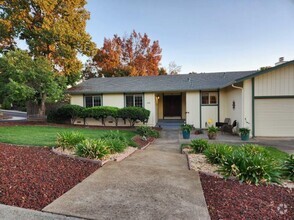 Building Photo - Country Club Estates