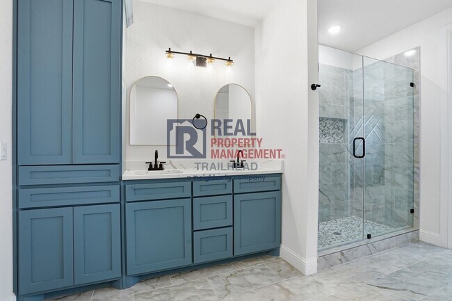 Building Photo - Luxury-Inspired 4-Bedroom Home with Distinctive Interior Design