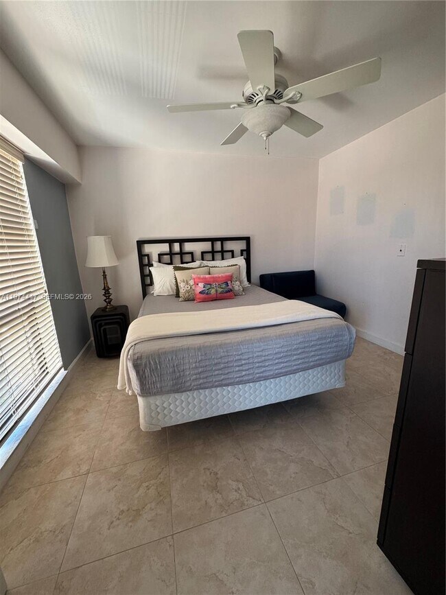 Building Photo - 77 Crandon Blvd