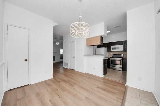 Building Photo - 12500 Brookglade Cir