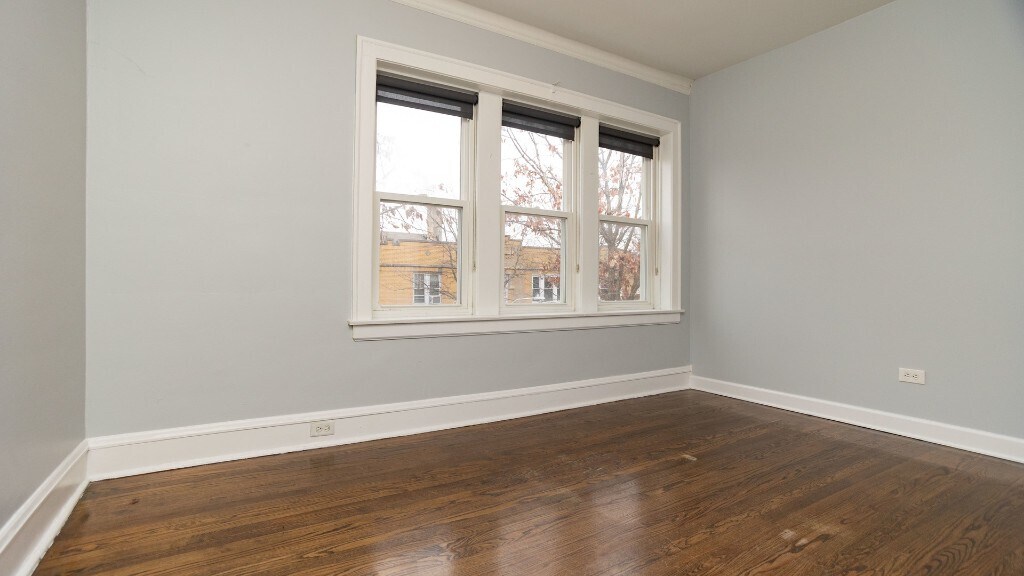 Building Photo - 3320 N LeClaire Ave