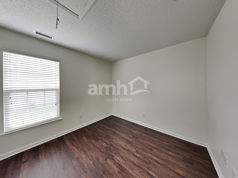 Building Photo - 8526 Appledale Dr