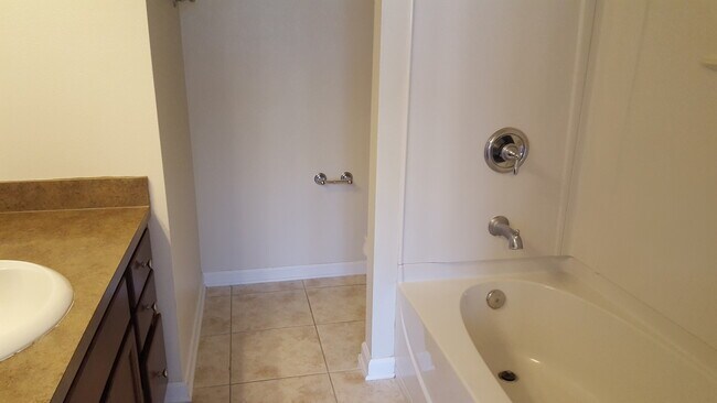 Building Photo - 11441 Summerview Cir