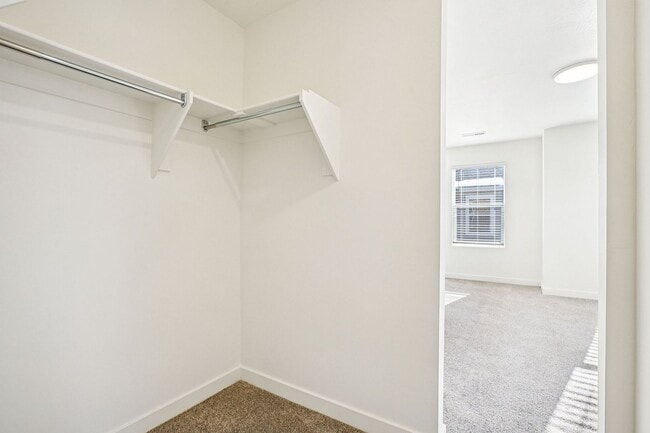 Building Photo - 1090 S 400 W