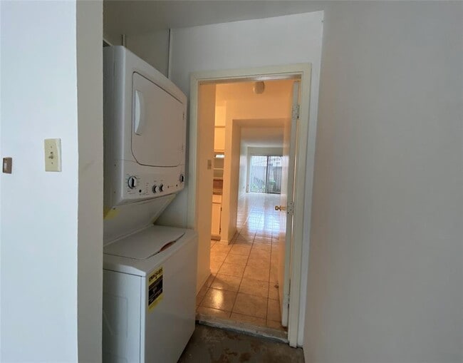 Building Photo - 6701 Sands Point Dr