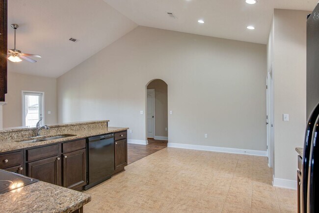 Building Photo - Spacious 4-Bedroom Home - Winners Gait