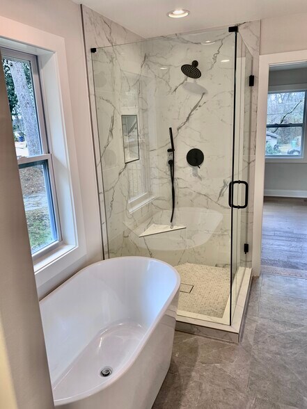 Alternate master bath view - 2676 George St NW