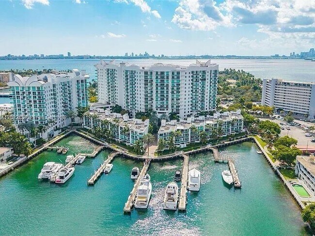 Building Photo - 7910 Harbor Island Dr