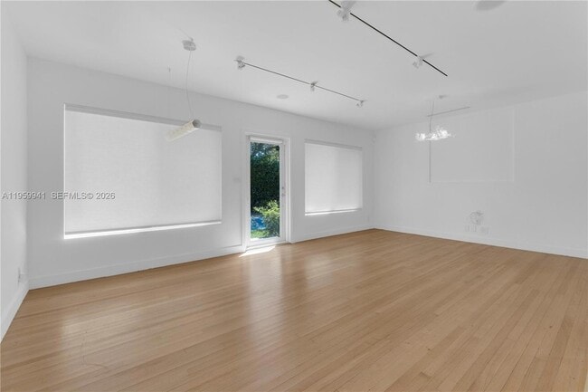 Building Photo - 1296 NE 99th St