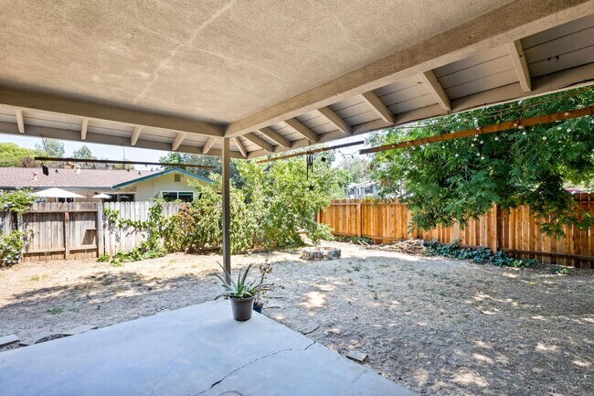 Building Photo - 1708-1710 Alameda Avenue