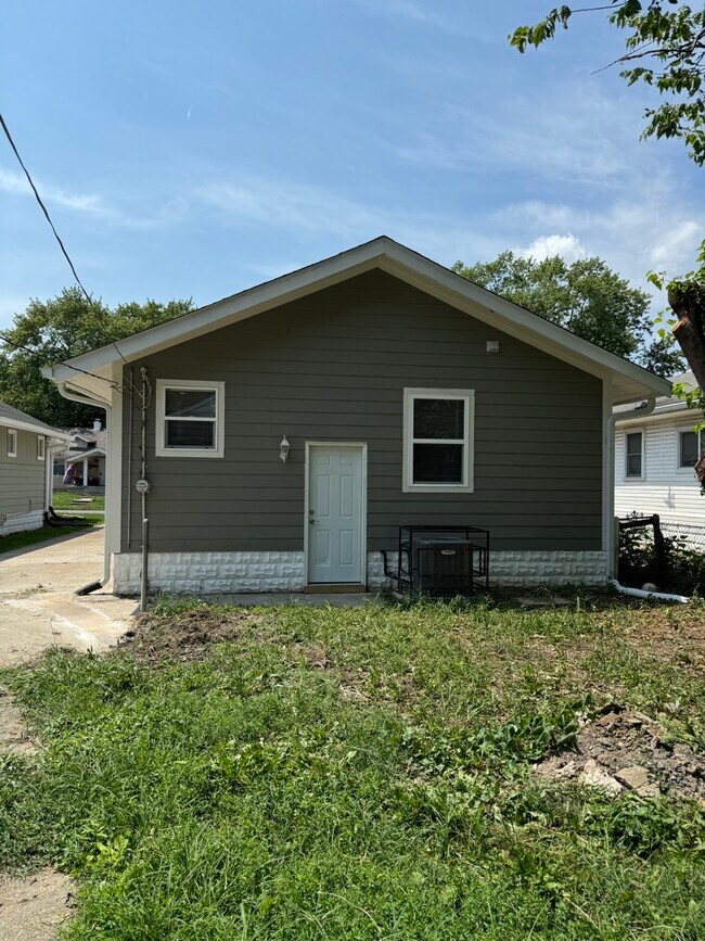 Building Photo - 951 N Bradley Ave