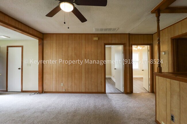 Building Photo - 2 Bed | 1 Bath | Large Backyard | $200 Move-in Special
