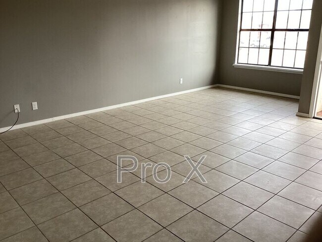 Building Photo - 1021 S St Louis Ave