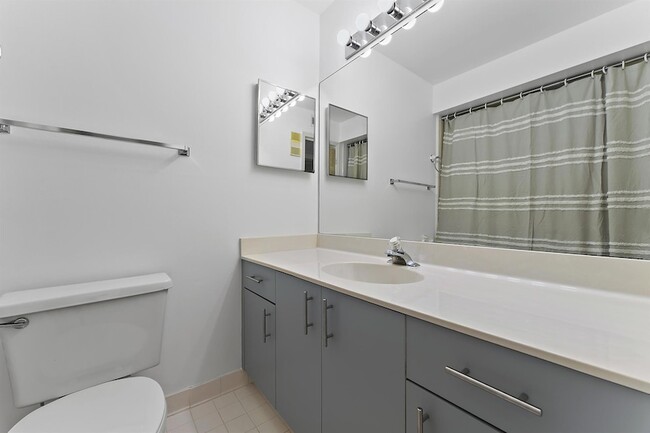 Building Photo - 2505 Fairway Dr N