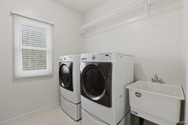 Building Photo - 3932 Fieldview Rd