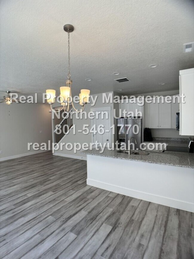 Building Photo - Newly Built 3 Bedroom 2.5 Bath Morgan Town...