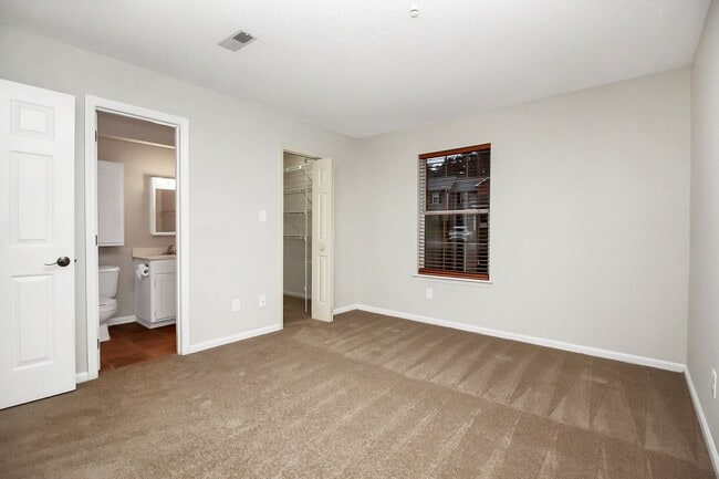 Building Photo - Spacious Condo in East Charlotte; Minutes ...