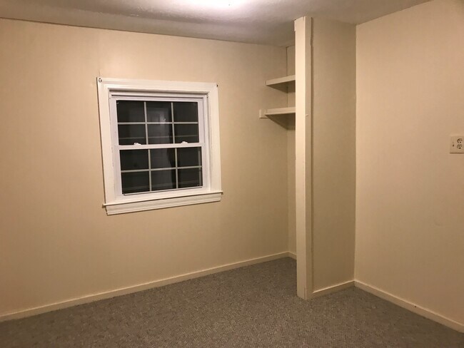 Building Photo - 35 Hemlock St