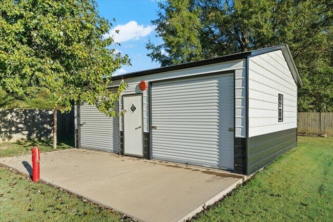 Building Photo - 9496 Holly Grove Rd