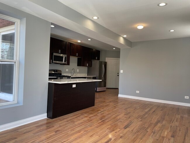Building Photo - 1411 E 67th Pl