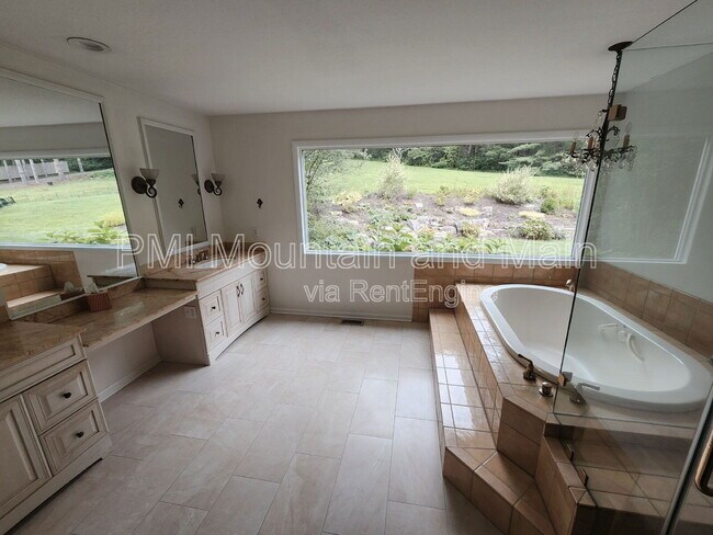 Building Photo - 53 Jump Cove Rd