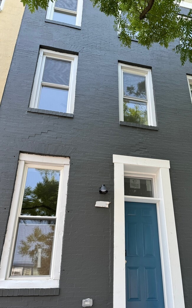 Building Photo - 818 N Stricker St