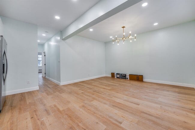 Building Photo - 69 70th St