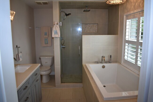 Building Photo - Waterfront Paradise - Fully Furnished Town...