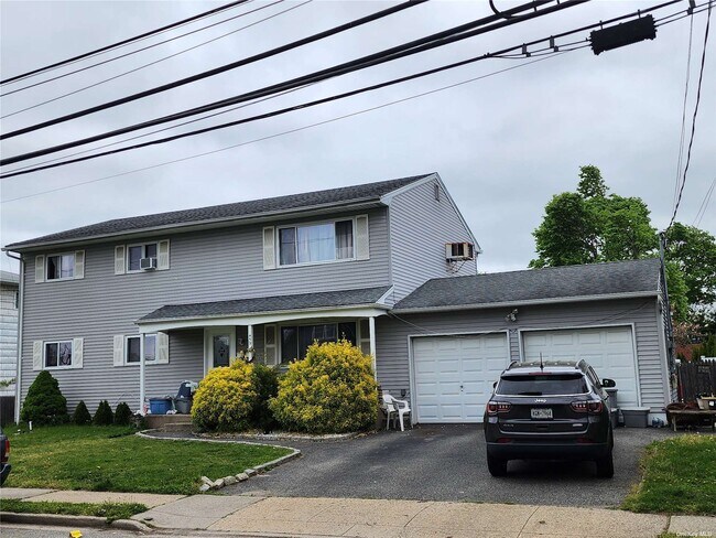 Primary Photo - 459 Staples St