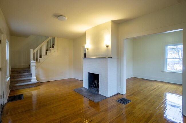 Building Photo - 120.5 Dell St - AVAILABLE 6/1/26 - House f...