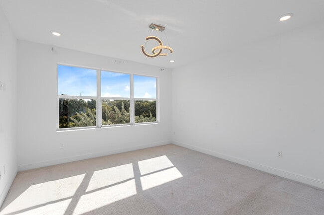 Building Photo - 4352 Veleiros Ave